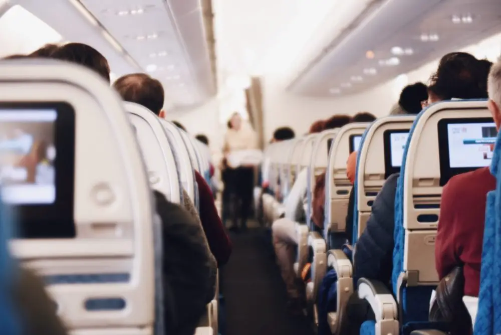 Puede Viajar un Niño Solo En Avión a Estados Unidos【 2021 】
