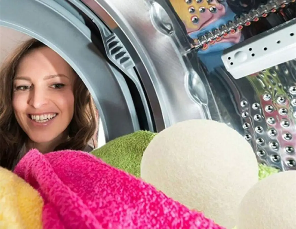 🥇 Is it Safe to Use Essential Oils on Dryer Balls【 2021 】All Here!