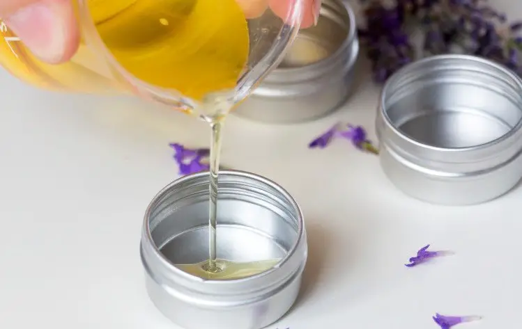 homemade-lip-balm-recipe-with-coconut-oils-8005856