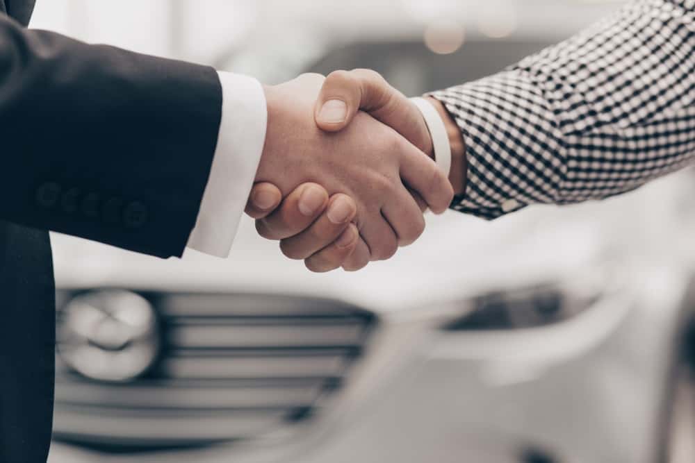 Compre su automóvil usado en un concesionario