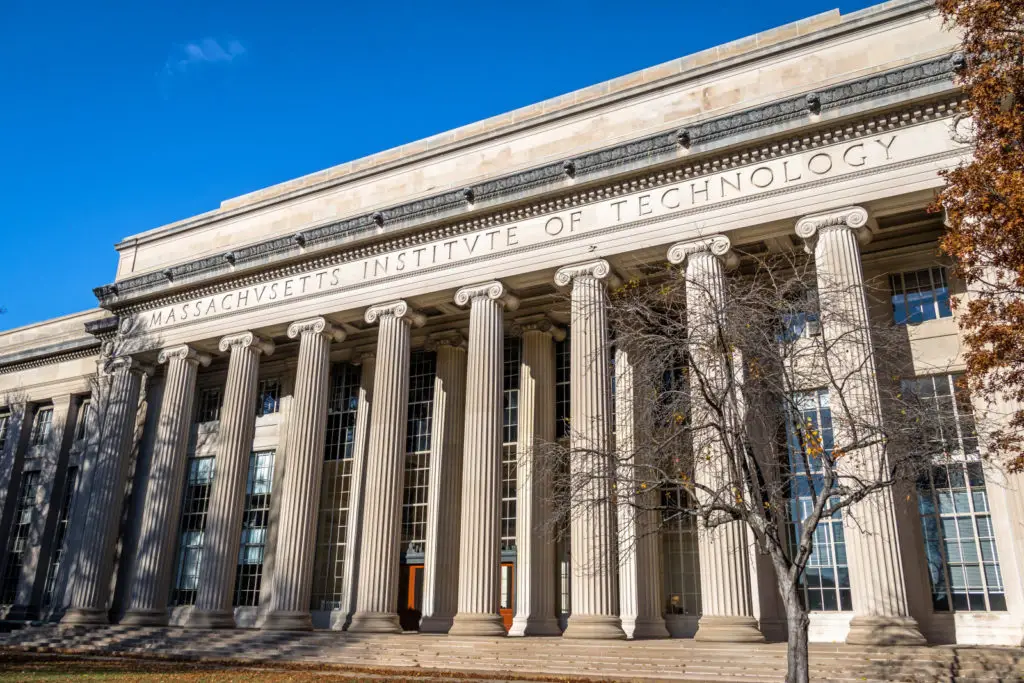 MEJORES UNIVERSIDADES DE ESTADOS UNIDOS, MIT