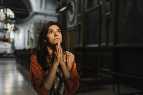 La Oración es Poder: 8 Recomendaciones y Beneficios para la Vida