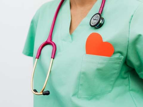 La Enfermería, las Mujeres y la Importancia del Cuidado Humano de la Salud
