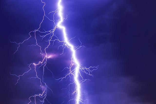 11 Spiritual Lightning Dream Meaning – Symbolism